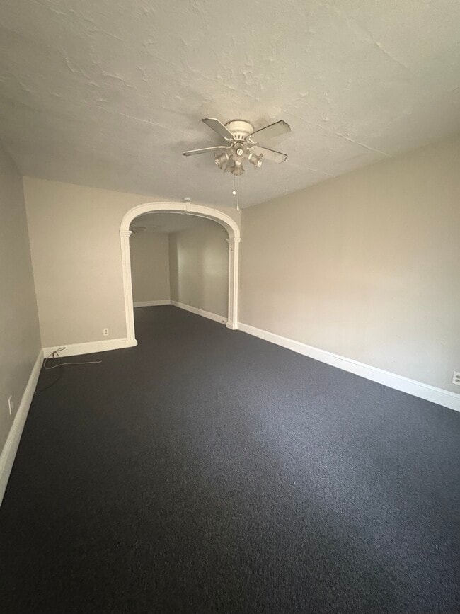 Living room - 221 High St