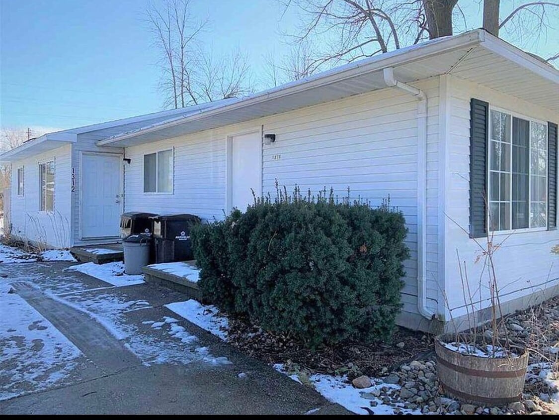 Primary Photo - 1312 Illinois Dr