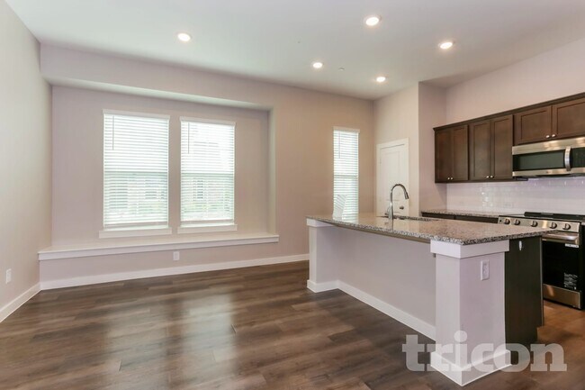 Building Photo - 1009 Fallgate Dr