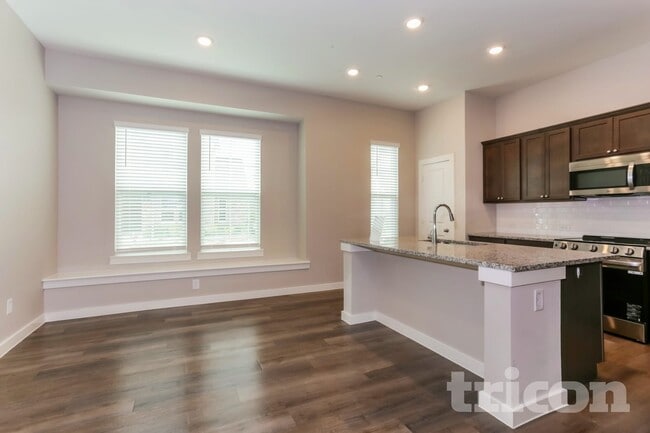 Building Photo - 1113 Fallgate Dr
