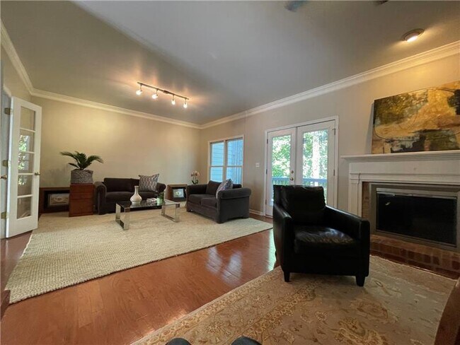 Building Photo - 904 Saddle Hill