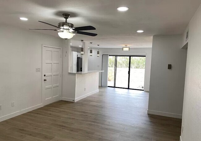 Foto del edificio - 4950 N Miller Rd