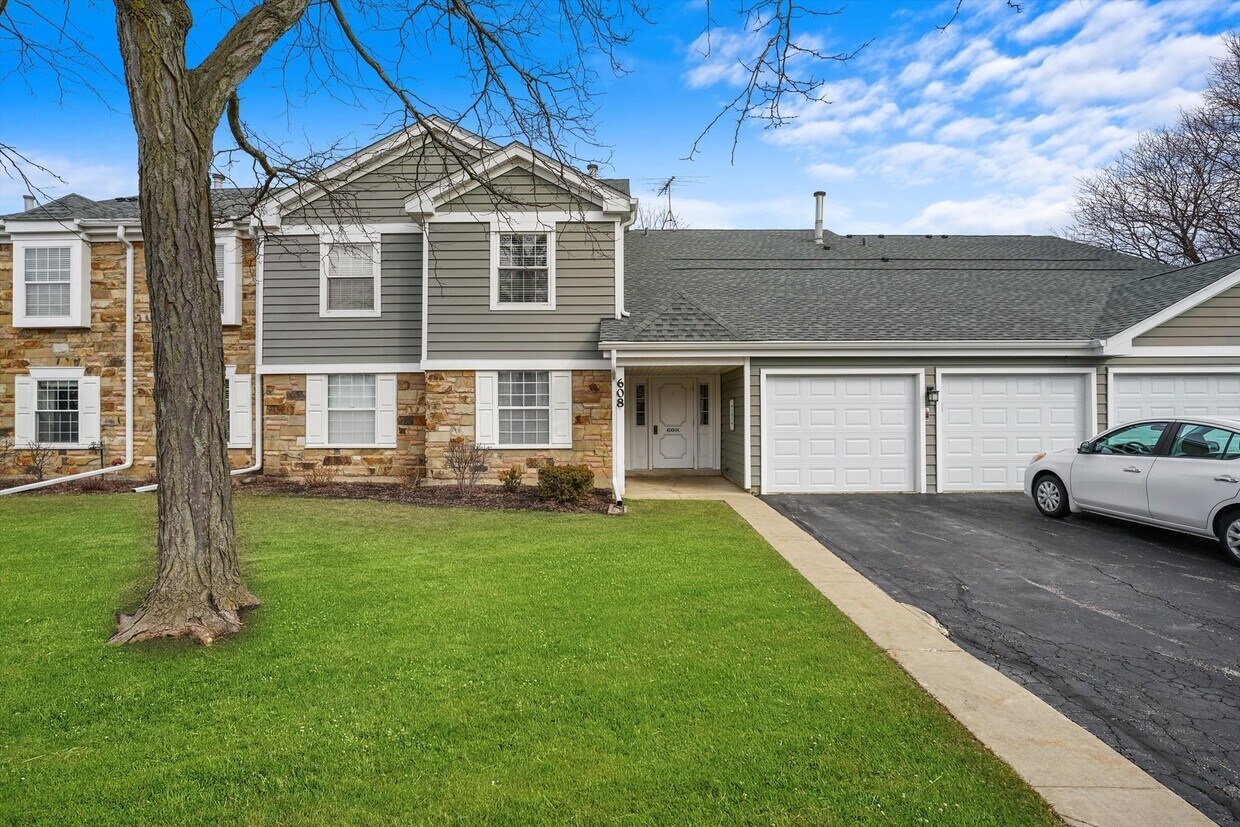 608 Hanover Ct Unit Z1, Schaumburg, IL 60194 Condo for Rent in