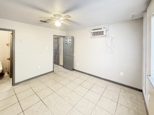 Foto del edificio - 7837 Sail St