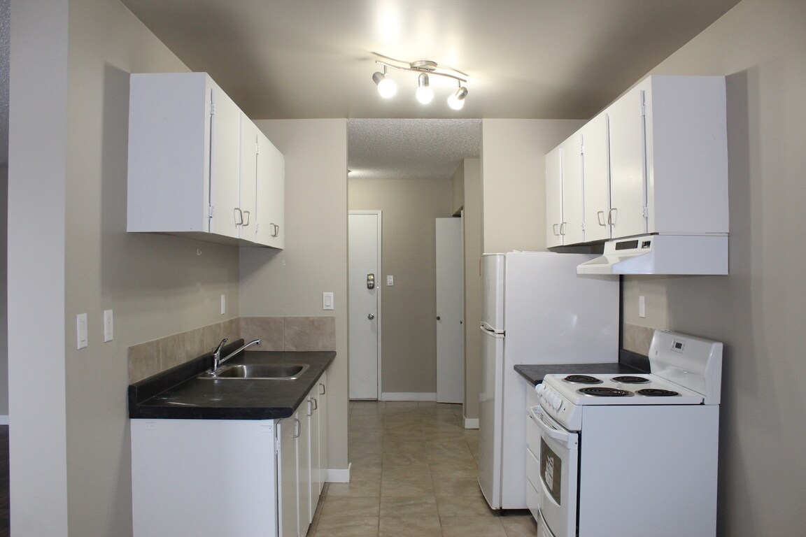 Shirley Manor Apartments 11903 106th St NW Edmonton, AB