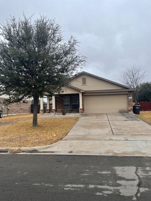 Building Photo - 10129 China Creek Dr