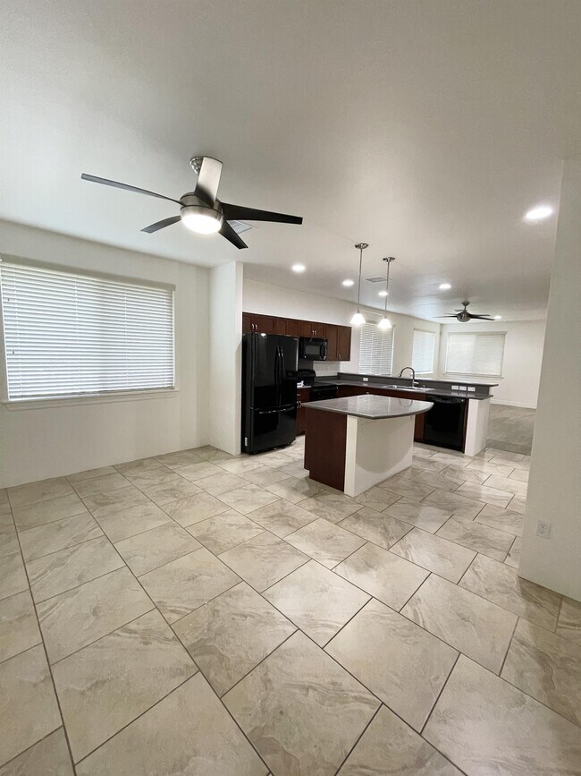 Building Photo - 405 Malamalama St