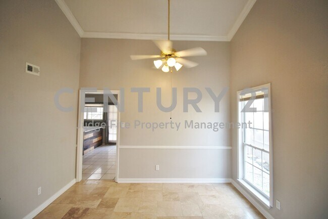 Foto del edificio - Recently Updated 3/2 with Sparkling In-Gro...