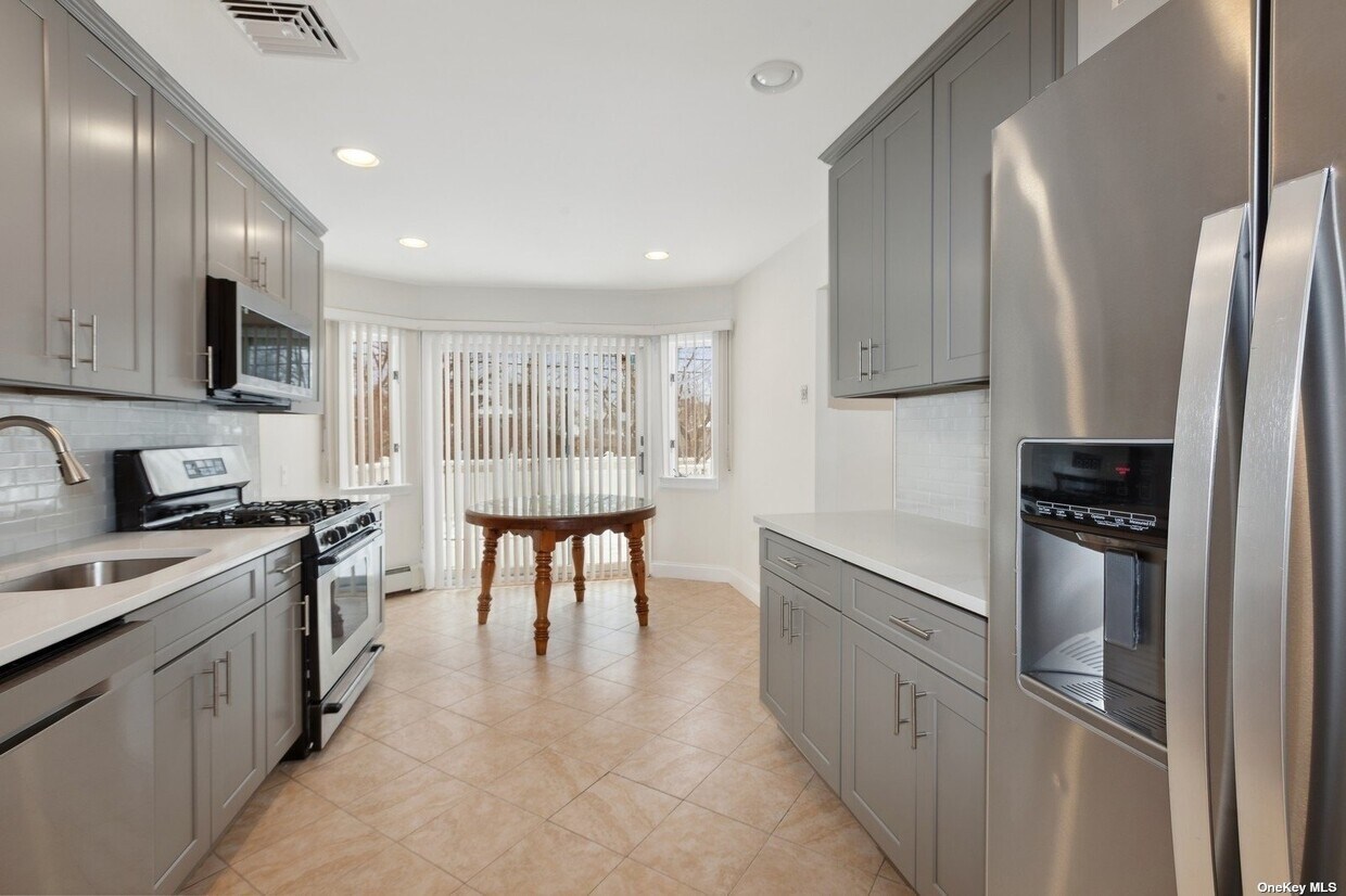 Primary Photo - 305 Southwood Cir