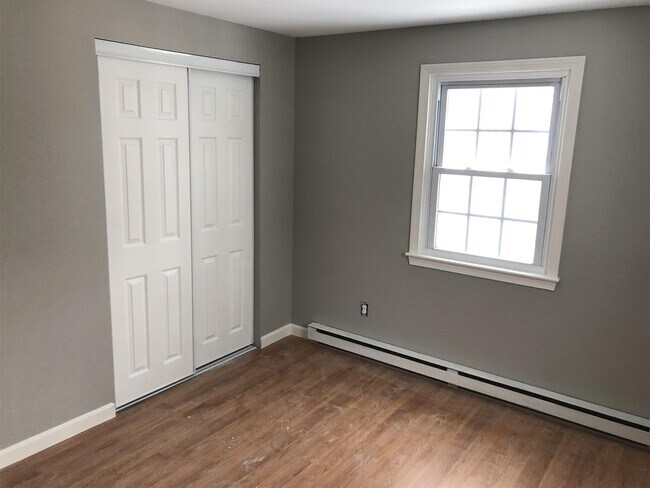 Building Photo - 87 S Silver Ln