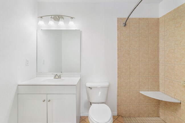 Foto del edificio - 1221 Sleepy Hollow Rd