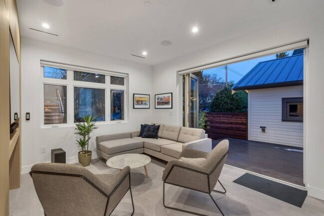 Photo du bâtiment - 74 W 14th Ave