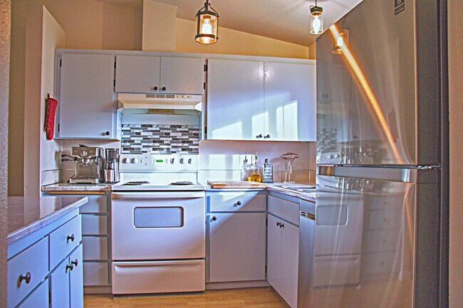 Kitchen - 5623 Mount Tacoma Dr SW