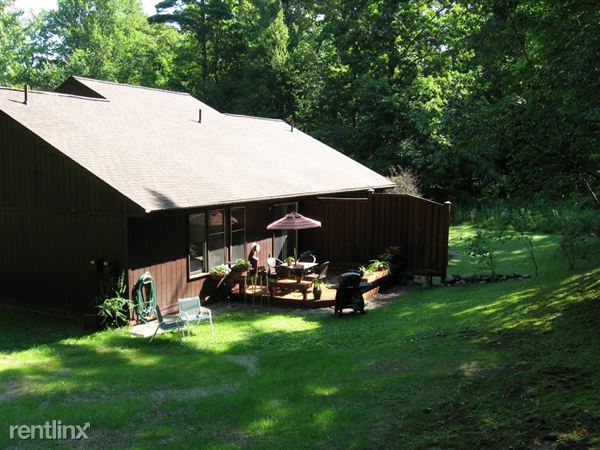 Foto del edificio - 312 Middle Grove Rd