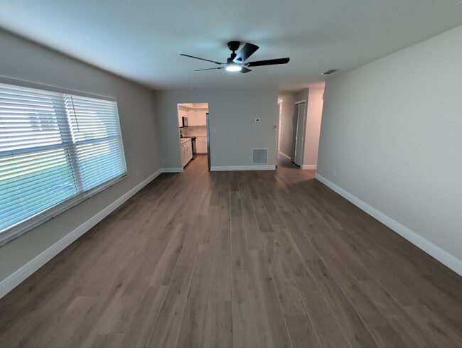 Building Photo - 7 Chinaberry Cir