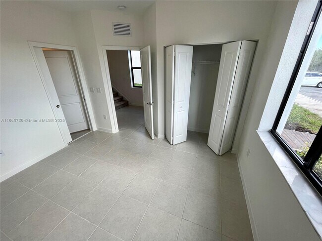 Foto del edificio - 20671 NE 7th Pl