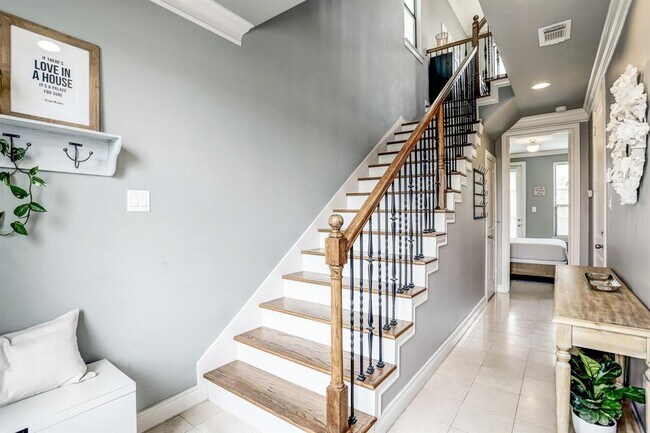 Foto del edificio - 2222 Hilshire Lake Dr