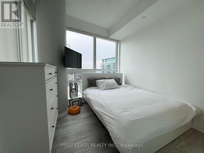 Photo du bâtiment - 150 E Liberty St