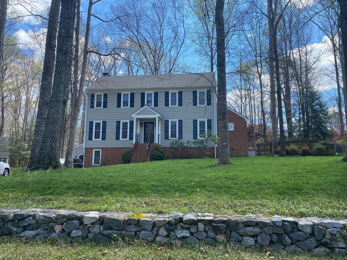 Primary Photo - Absolutely Stunning 4bdrm/2.5bth Colonial ...