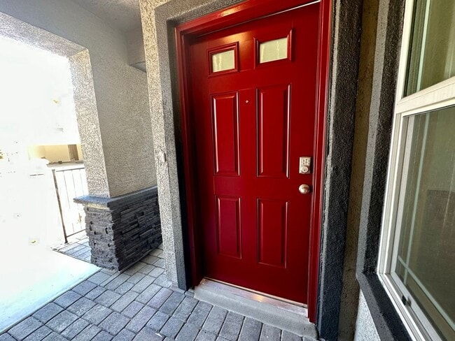 Foto del edificio - Cadence Modern 2-Story Townhome with Smart Features & Community Amenities