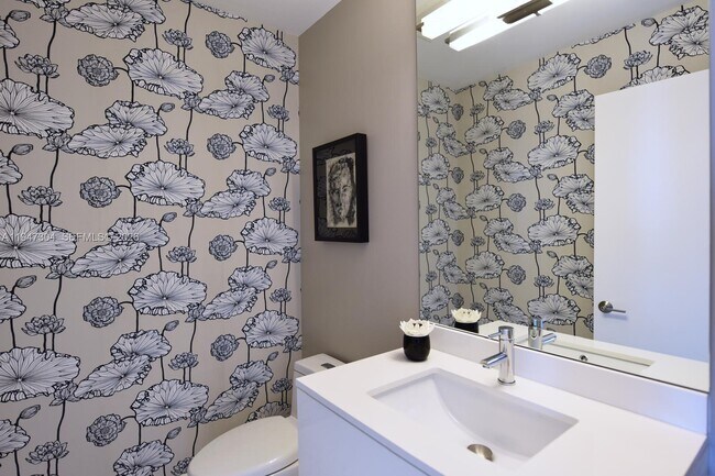 Foto del edificio - 2020 N Bayshore Dr