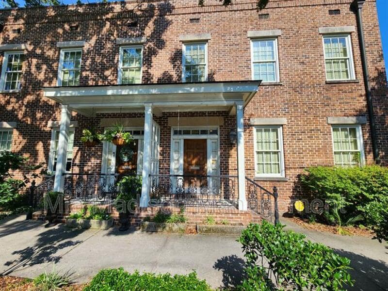 Primary Photo - 464 Montgomery St