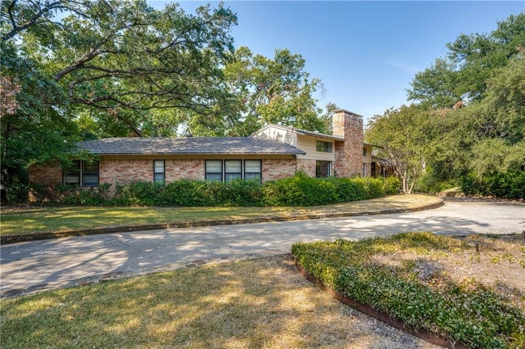 Primary Photo - 9031 Devonshire Dr