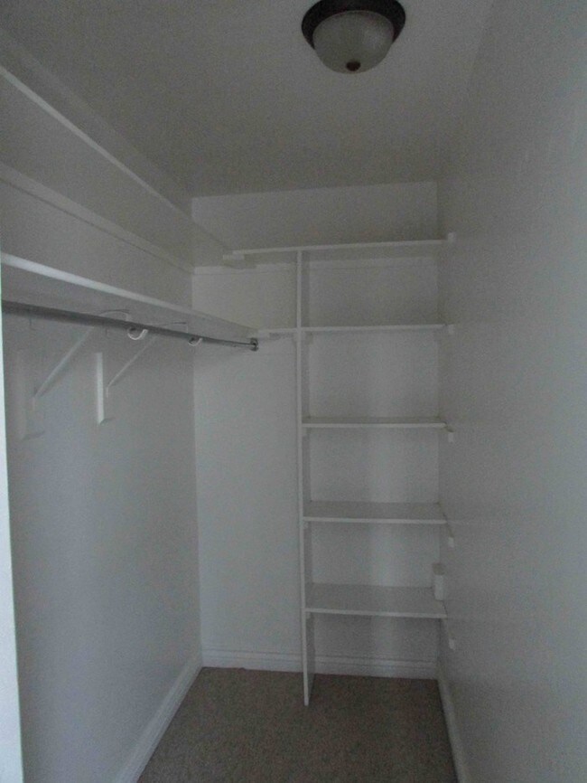 Building Photo - 2 Bedroom Condo in Taylorsville with Garage