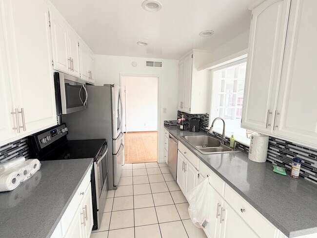 Foto del edificio - 7406 Alix Pkwy