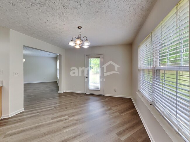 Foto del edificio - 639 Stonecrest Dr