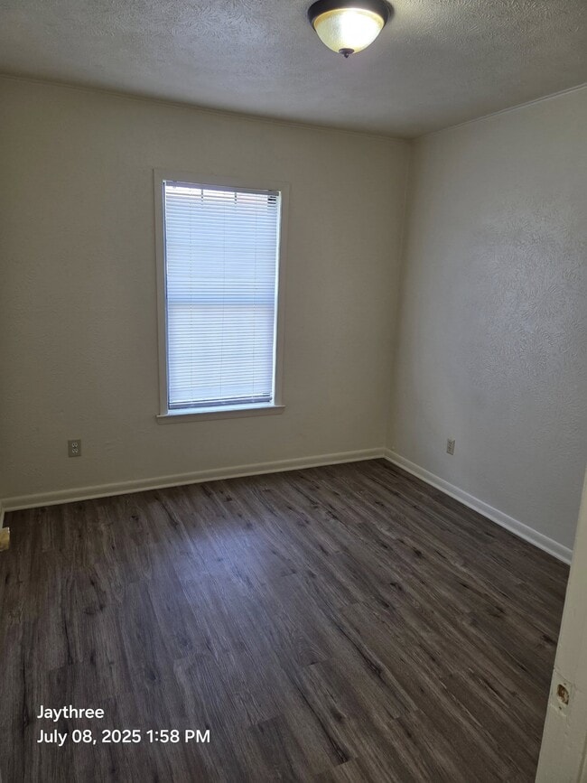 middle bedroom - 226 Forrest Ln