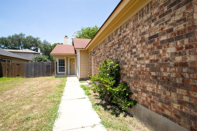 Foto del edificio - 2 br, 2 bath Duplex - 510 Greenlawn Blvd 1 1