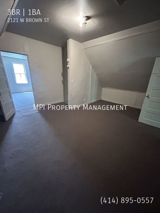 Building Photo - 2121 W Brown St