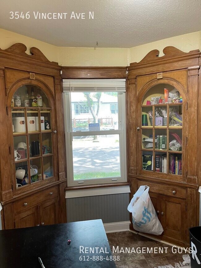 Foto del edificio - Huge home with good sized bedrooms located...