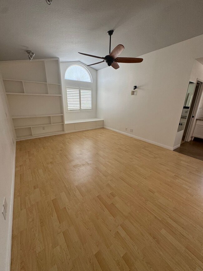 Building Photo - Comfort and Community in Thousand Oaks