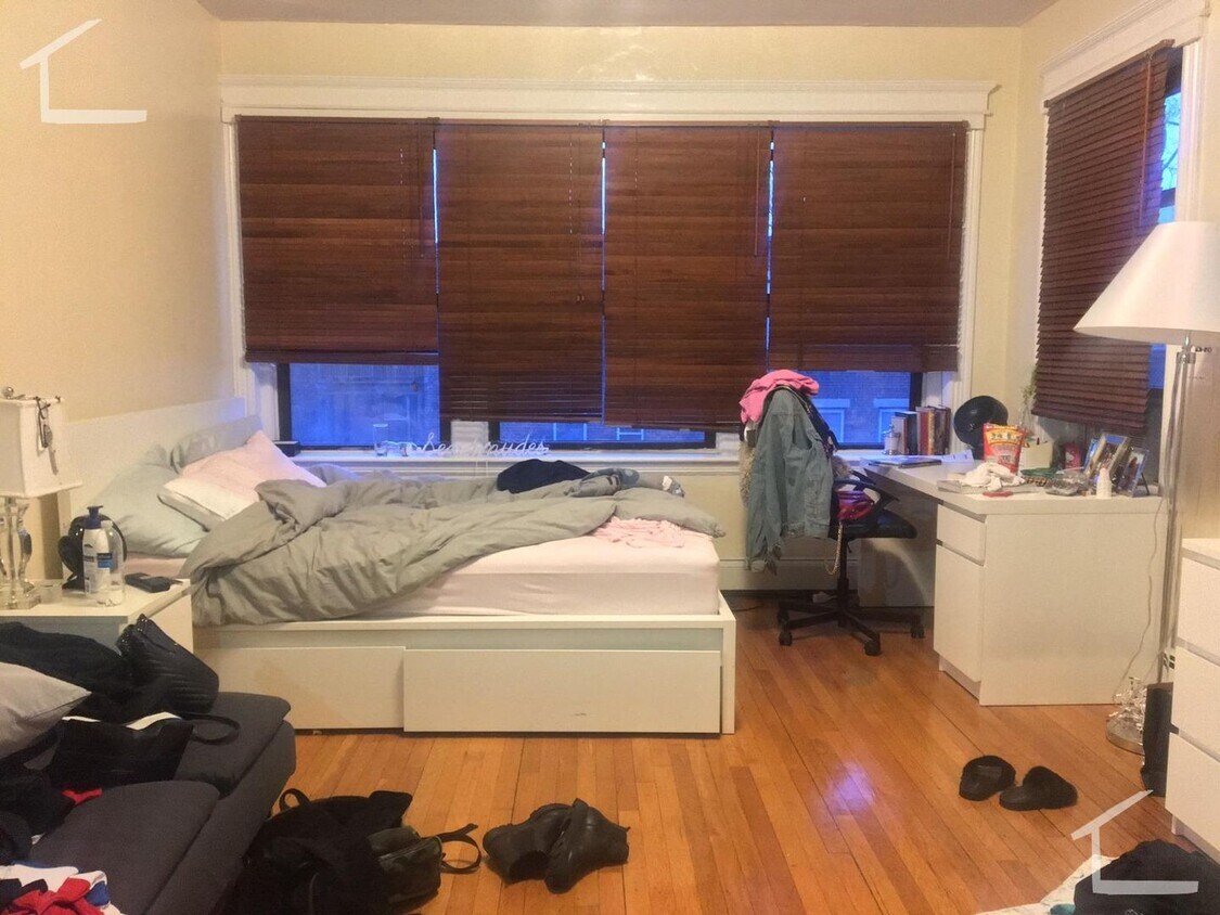 Primary Photo - Huge 4 bed in Brookline