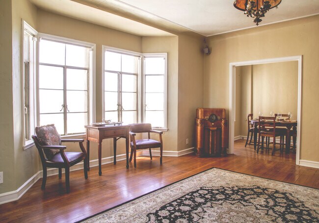 Living Room - 800 E Ocean Blvd