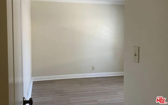 Building Photo - 567 S Wilton Pl