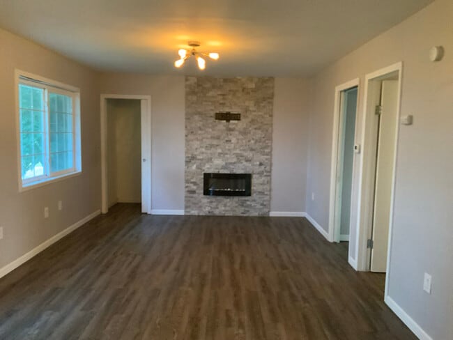 Building Photo - 1900 Van Meter Ave