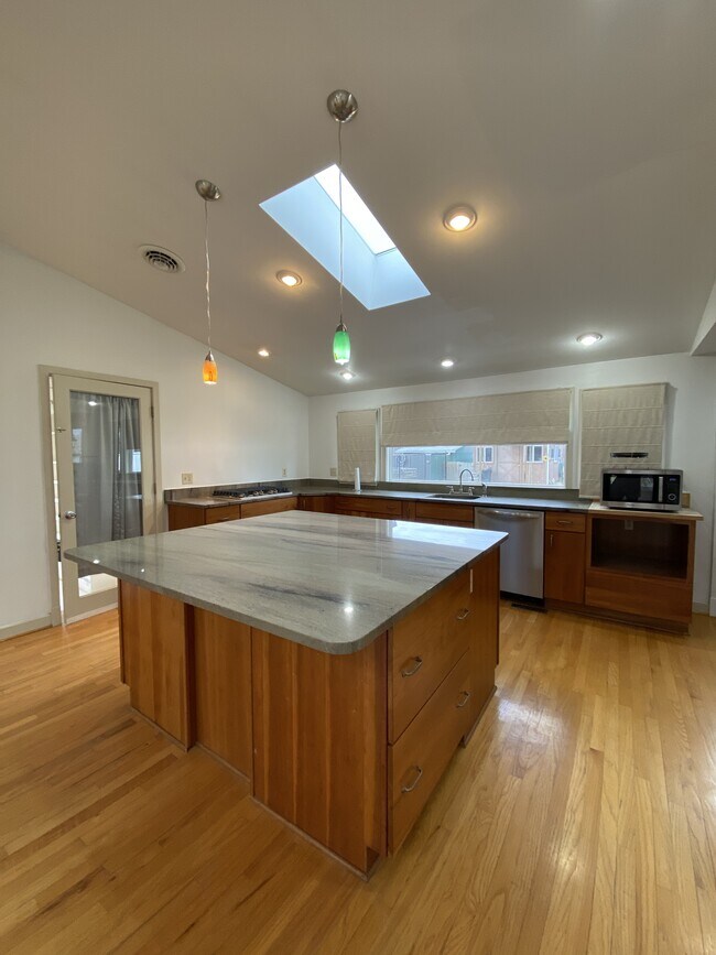 Foto del edificio - 1030 Georgia Ave