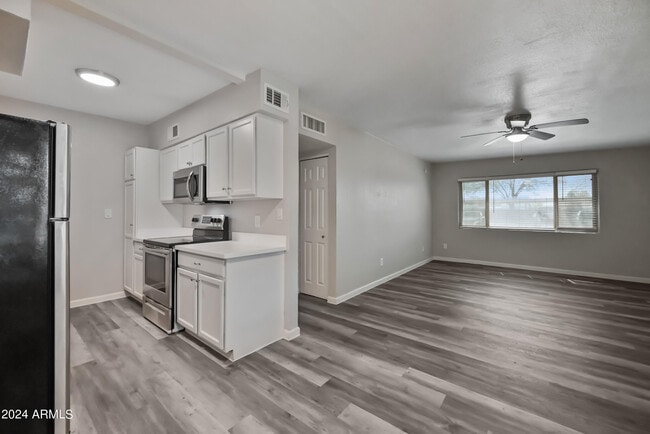 Building Photo - 1518 W Colter St