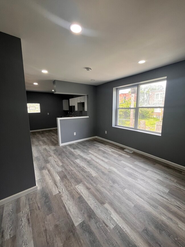 Building Photo - 5564 Hebert St