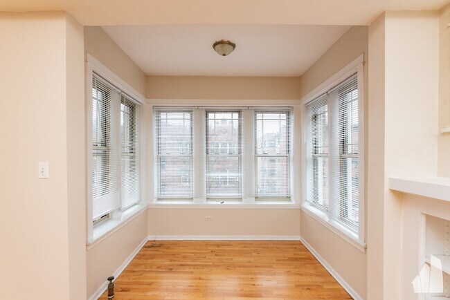 Foto del edificio - 7505 N Greenview Ave