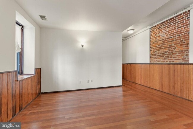 Building Photo - 35 S 13th St