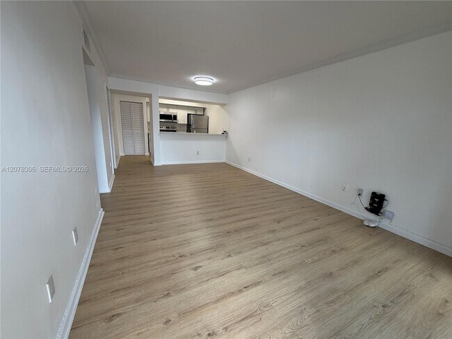 Foto del edificio - 18226 Mediterranean Blvd
