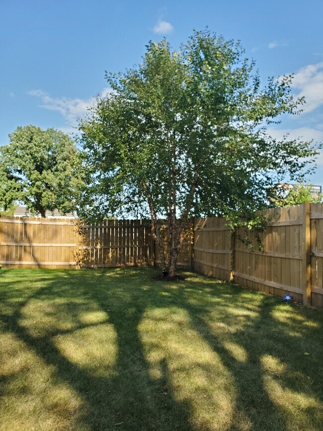 Foto del edificio - 837 W Lynch Ave