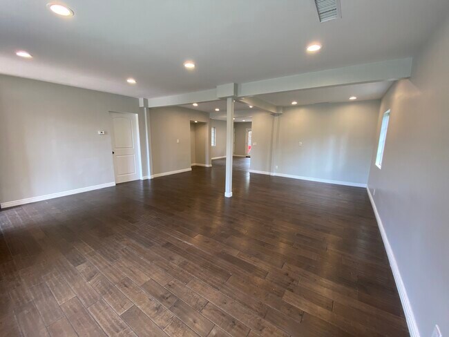 Building Photo - 5379 Yolanda Ave