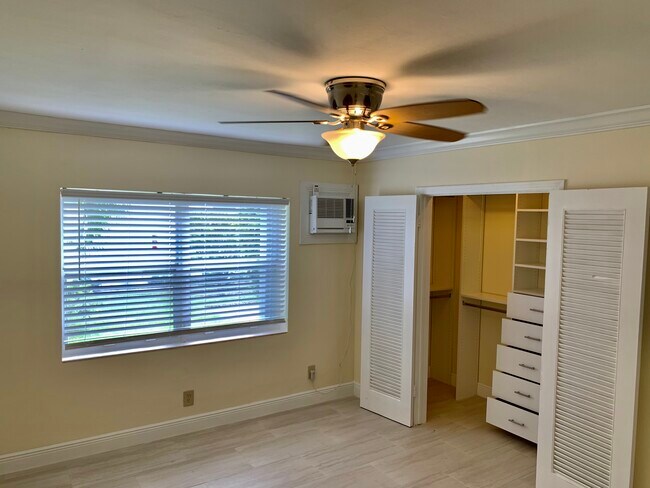 Building Photo - 414 NE 7th Ave