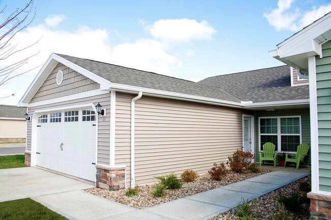 Attached Garages with Private Entry - Redwood Indianapolis