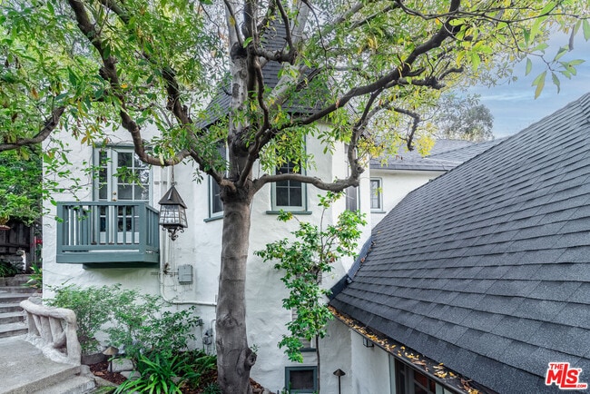 Foto del edificio - 8066 Woodland Ln